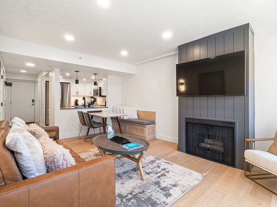 1st image of 2000 Prospector Ave #206