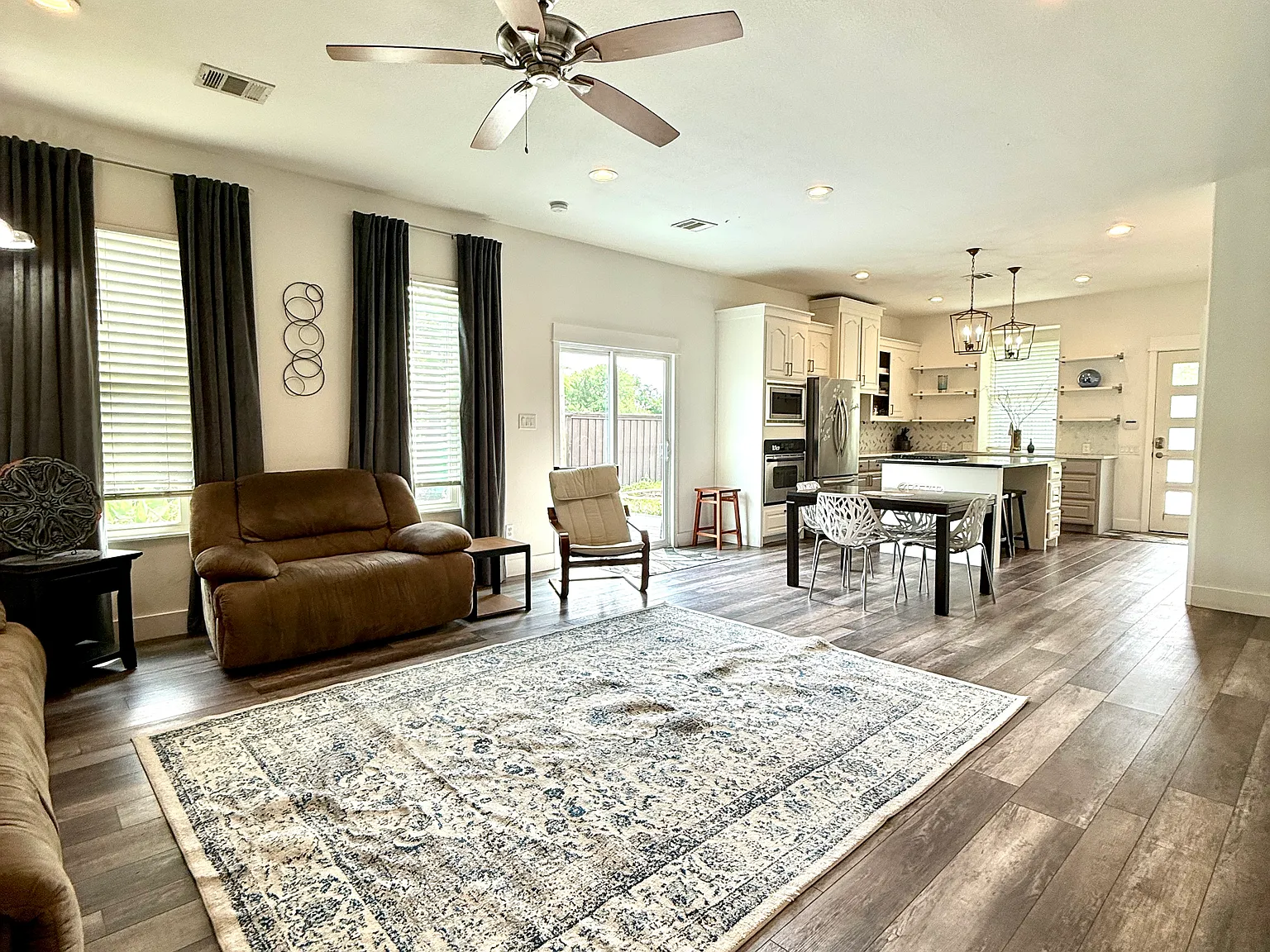 2 bed, 1.5 bath, 1200 sqft, $2,350 — Photo 4