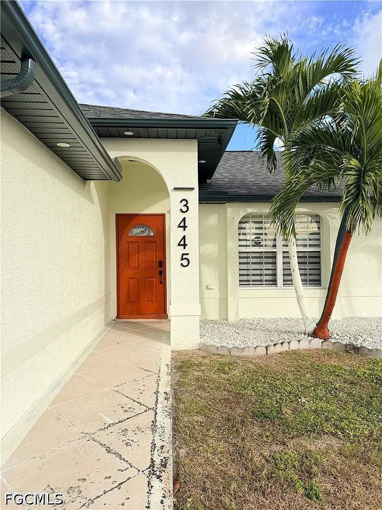 3 bed, 2.0 bath, 1305 sqft, $2,000 — Photo 3