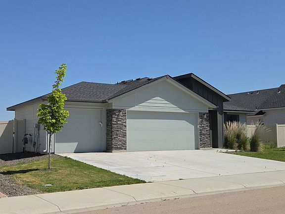 3rd image of 302 Golden Citrine Ave