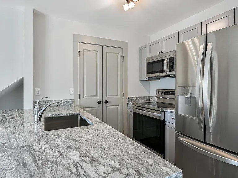 11 Fernwood Ave #2 — Photo 9