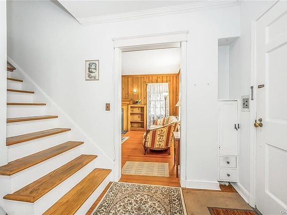 3rd image of 29 Byron Pl