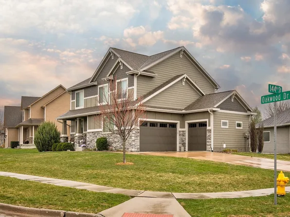 14308 Oakwood Dr, Urbandale, IA 50323