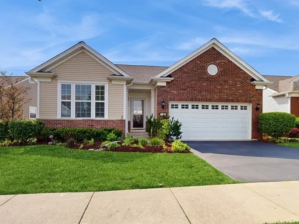 3201 Rockwell Cir, Mundelein, IL 60060