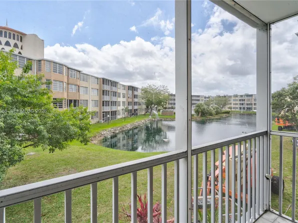 1700 NE 191st St APT 202, Miami, FL 33179