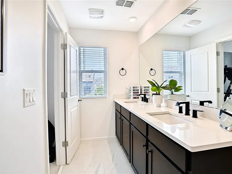 1120 Lakeshore Breeze Pl — Photo 32
