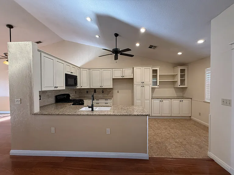 4817 Devereaux Way — Photo 8