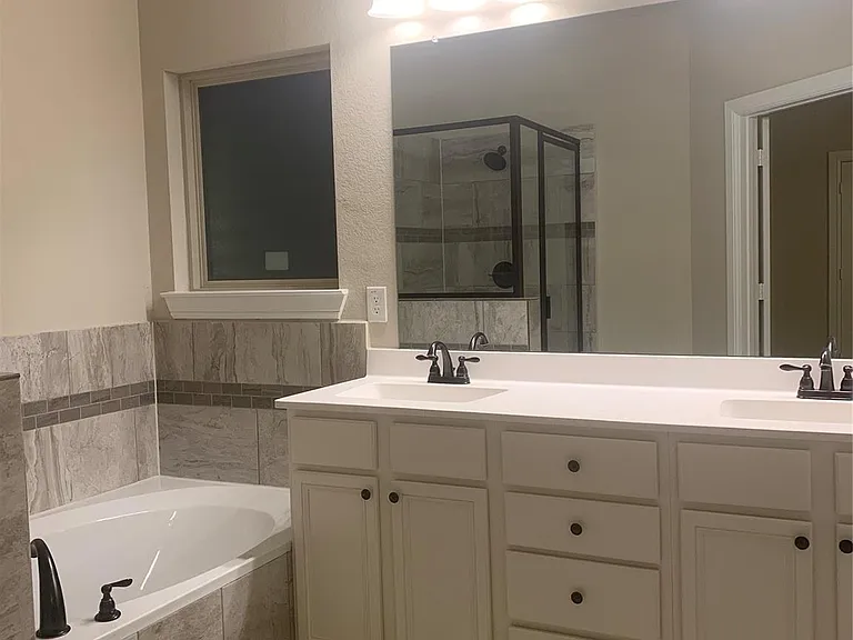 10023 Thicket Park Ln — Photo 16