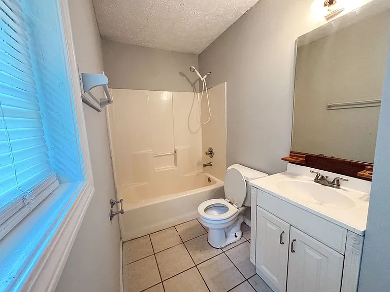 Valley View Apartments — Photo 14