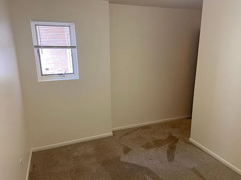 206 small bedroom