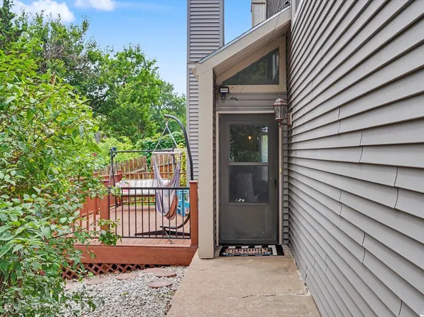 118 Glenview Dr, Lawrence, KS 66049
