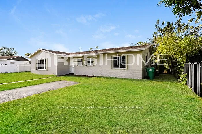 10855 SW 152nd Ter — Photo 2