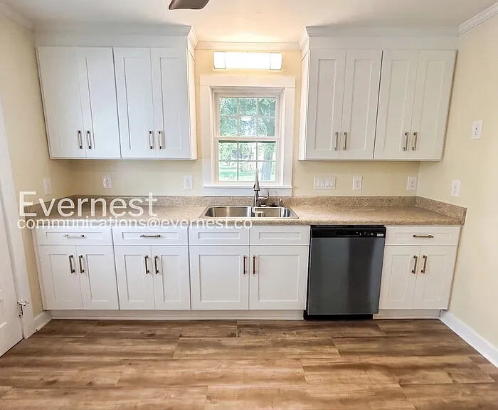 433 Holt Ave — Photo 7
