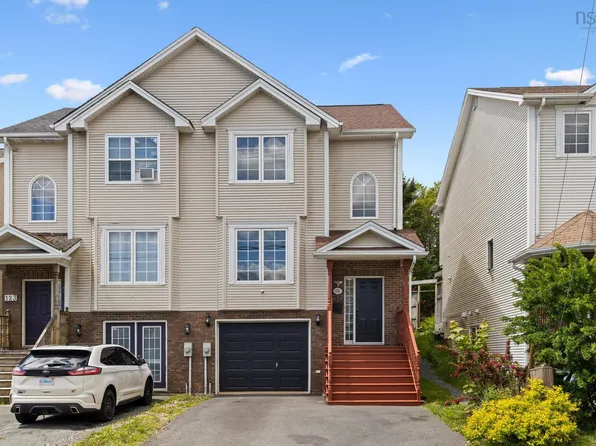 121 Green Village Ln, Dartmouth, NS B2Y 4V5
