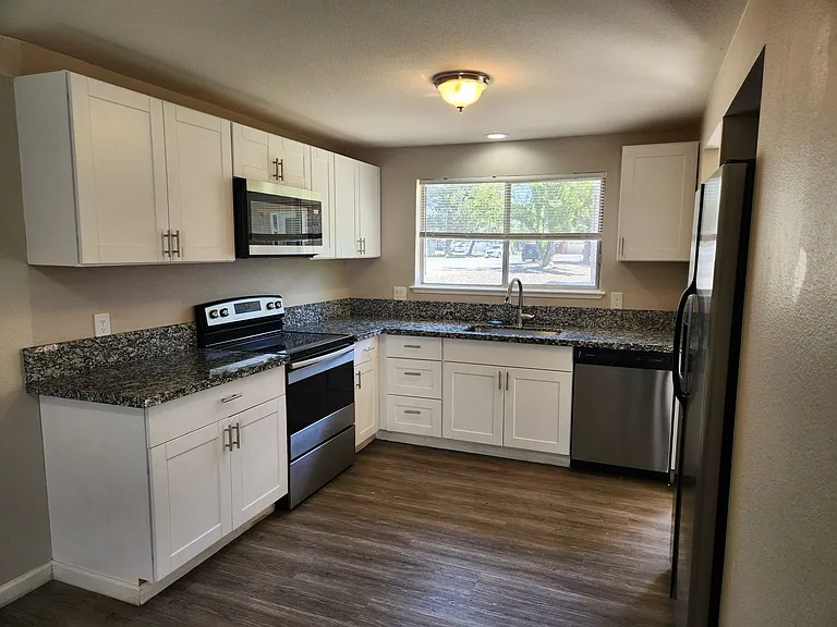 1331 N Green Ct — Photo 2