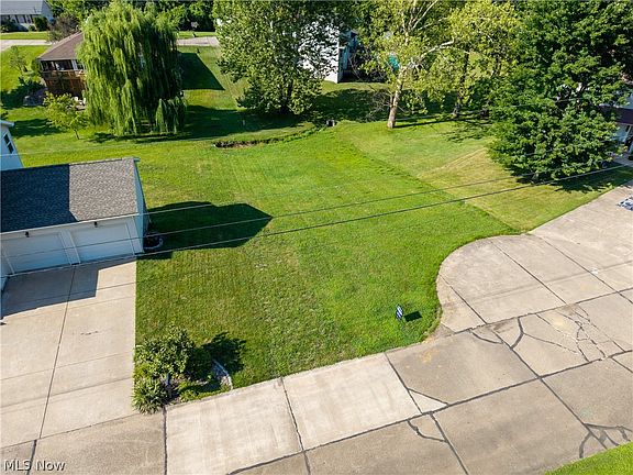 4th image of E Wildwood Dr