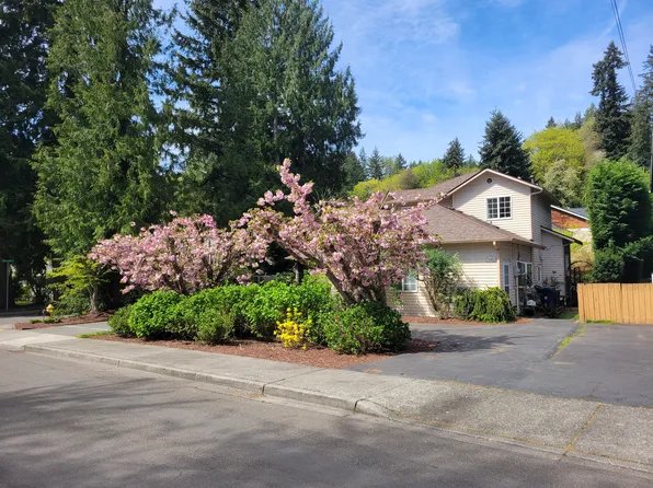 11002 NE 108th St APT B, Kirkland, WA 98033