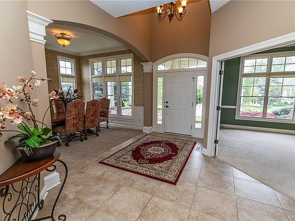 4th image of 427 Saint Andrews Ln