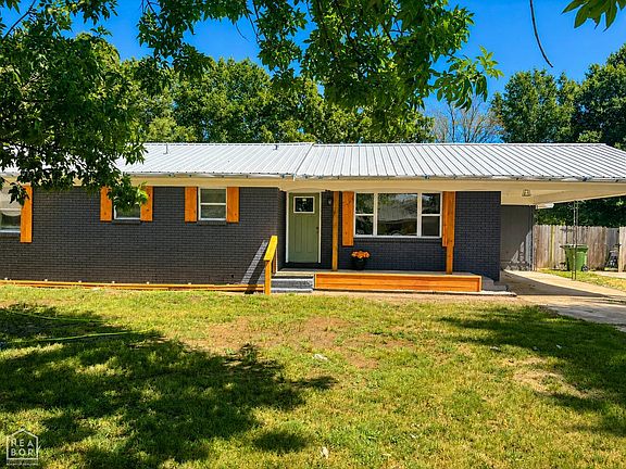 3rd image of 117 E Georgia Dr