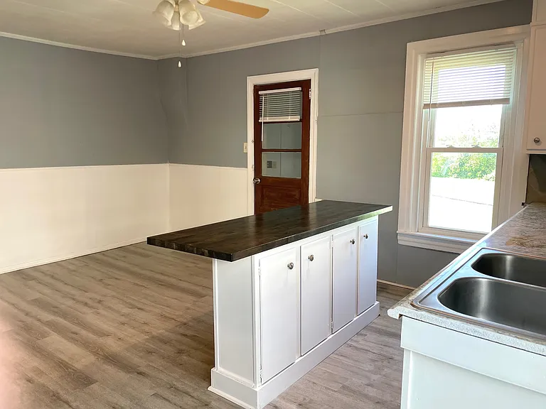 520 Main St #2 — Photo 3