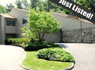 5 Water Edge Gln, Glen Cove, NY 11542