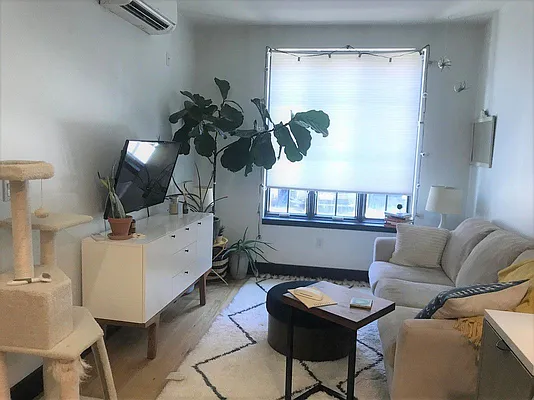 Rented by EXR | media 5