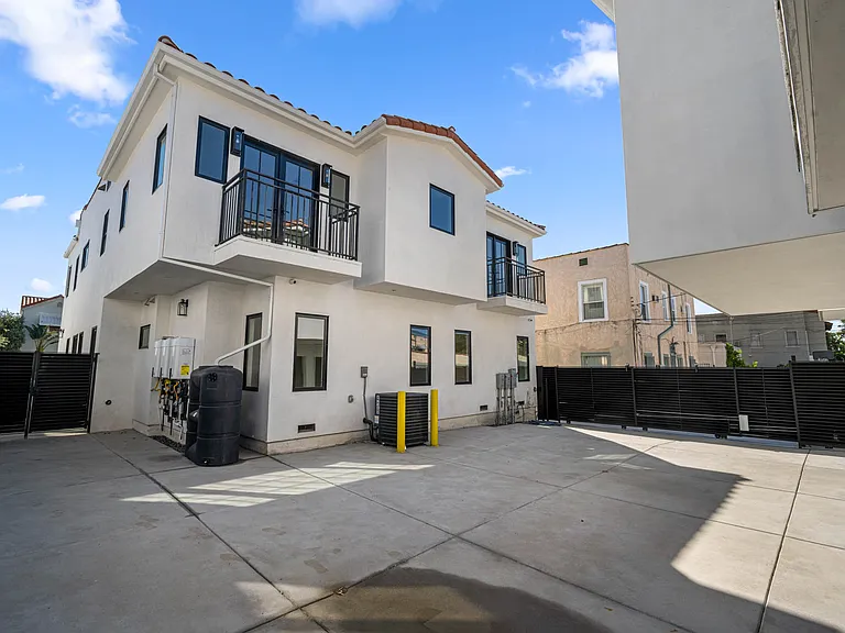 439 N Sierra Bonita — Photo 31