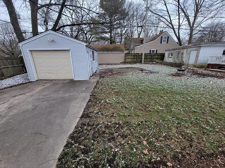 1207 W Springfield Ave — Photo 12