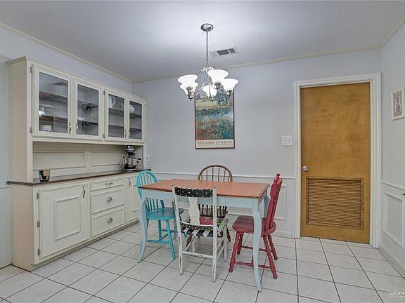 5th image of 104 E Jay Ave