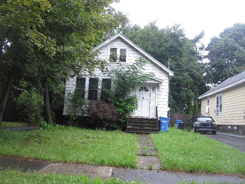1st image of 64 Holmes Ct