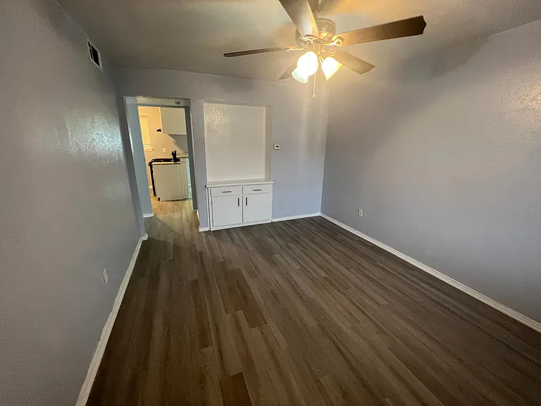Hampton Gardens Apartment — Photo 31
