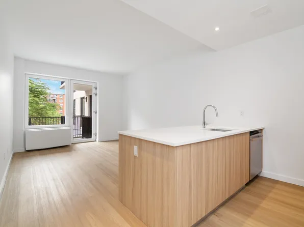 71-82 Parsons Boulevard image 5 of 9