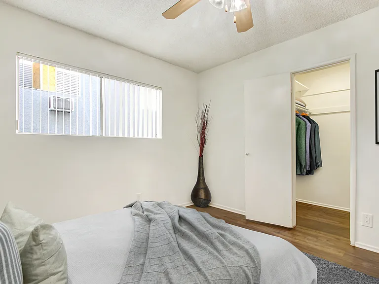 Sawtelle Apartments — Photo 27