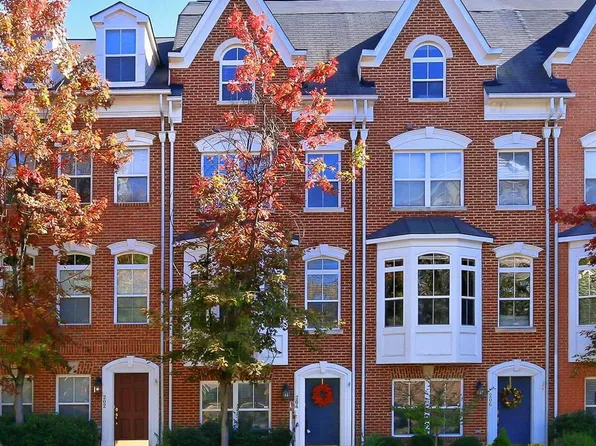 204 Martin Ln, Alexandria, VA 22304