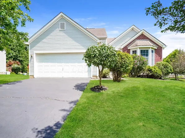 1080 Oxford Dr N, Pataskala, OH 43062