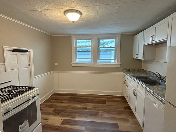 3rd image of 134 Warren Ave Floor 2