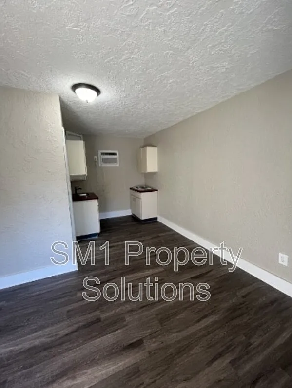 Studio, 1.0 bath, $845 — Photo 4