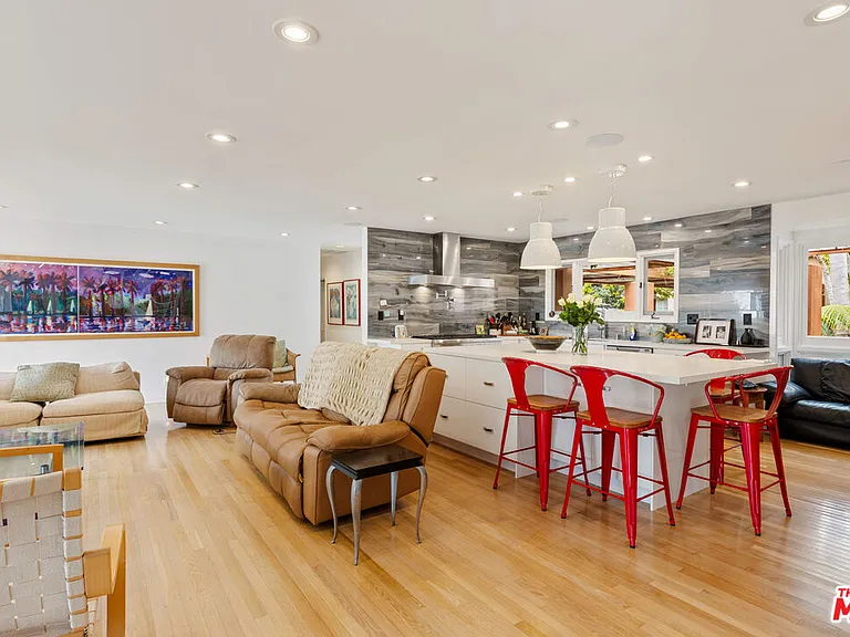 7122 Dume Dr — Photo 12
