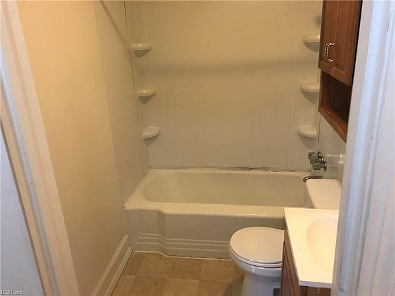4th image of 11 Lyliston Ln