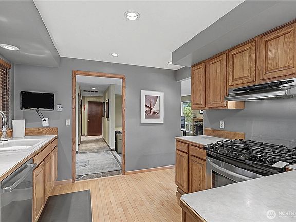 3rd image of 18766 130th Avenue SE