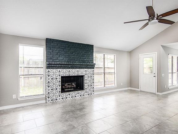 5th image of 17610 Maplecreek Dr