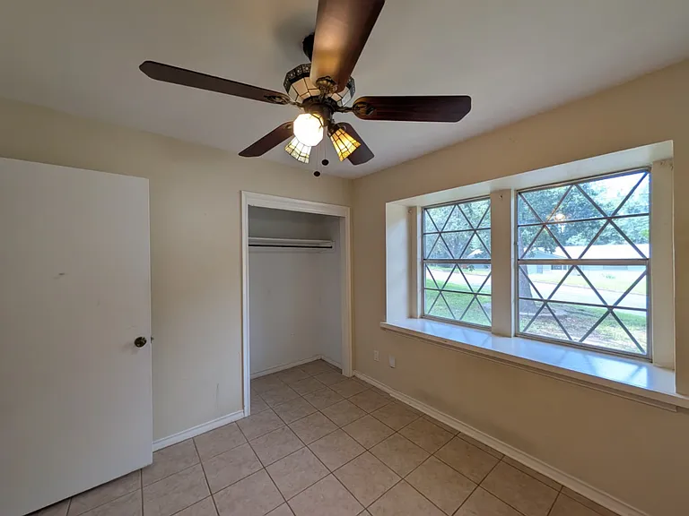 2812 Juniper Ln — Photo 6