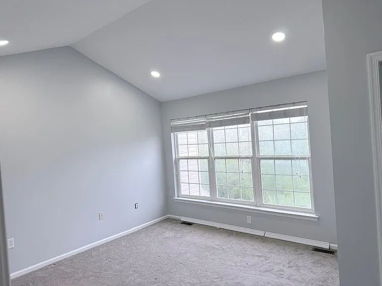 921 Bentley Ct — Photo 15