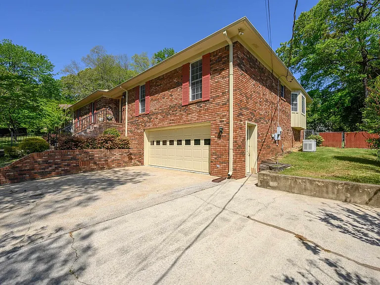 1828 Jacobs Ln — Photo 31