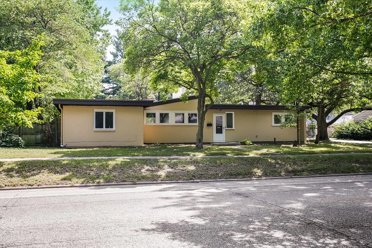 101 W Florida Ave photo 1
