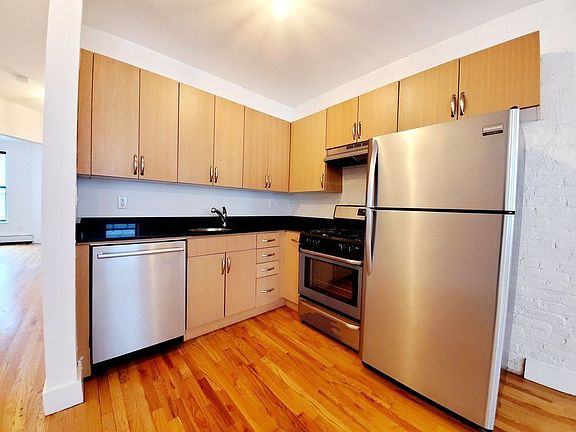 4th image of 54 Willoughby St