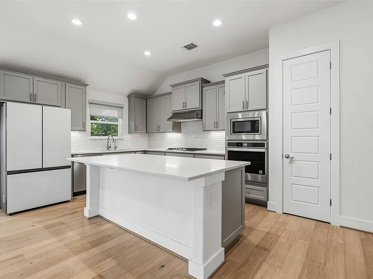 401 Sitlington Ln — Photo 12