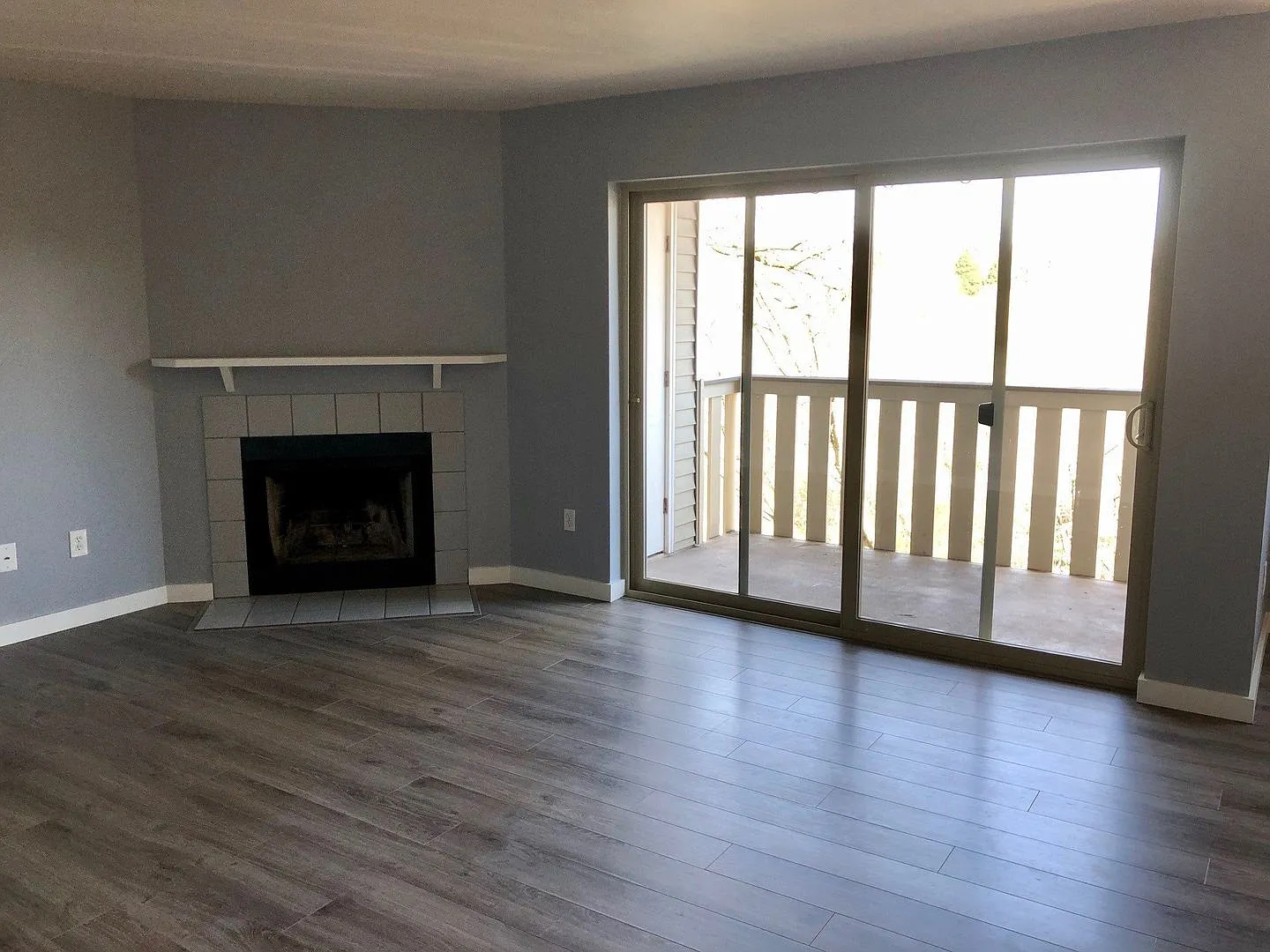 2 Bedroom 2 Bath Condo Overlooking a Greenbelt! — Photo 2