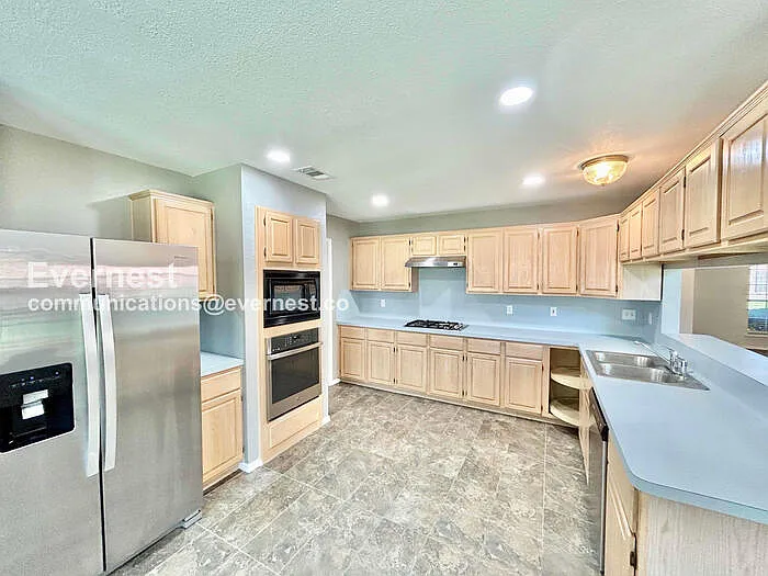 1608 Willow Crk — Photo 2