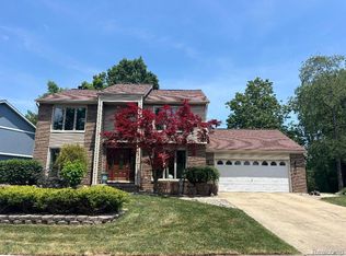 2136 Millstream Dr, Wixom, MI 48393